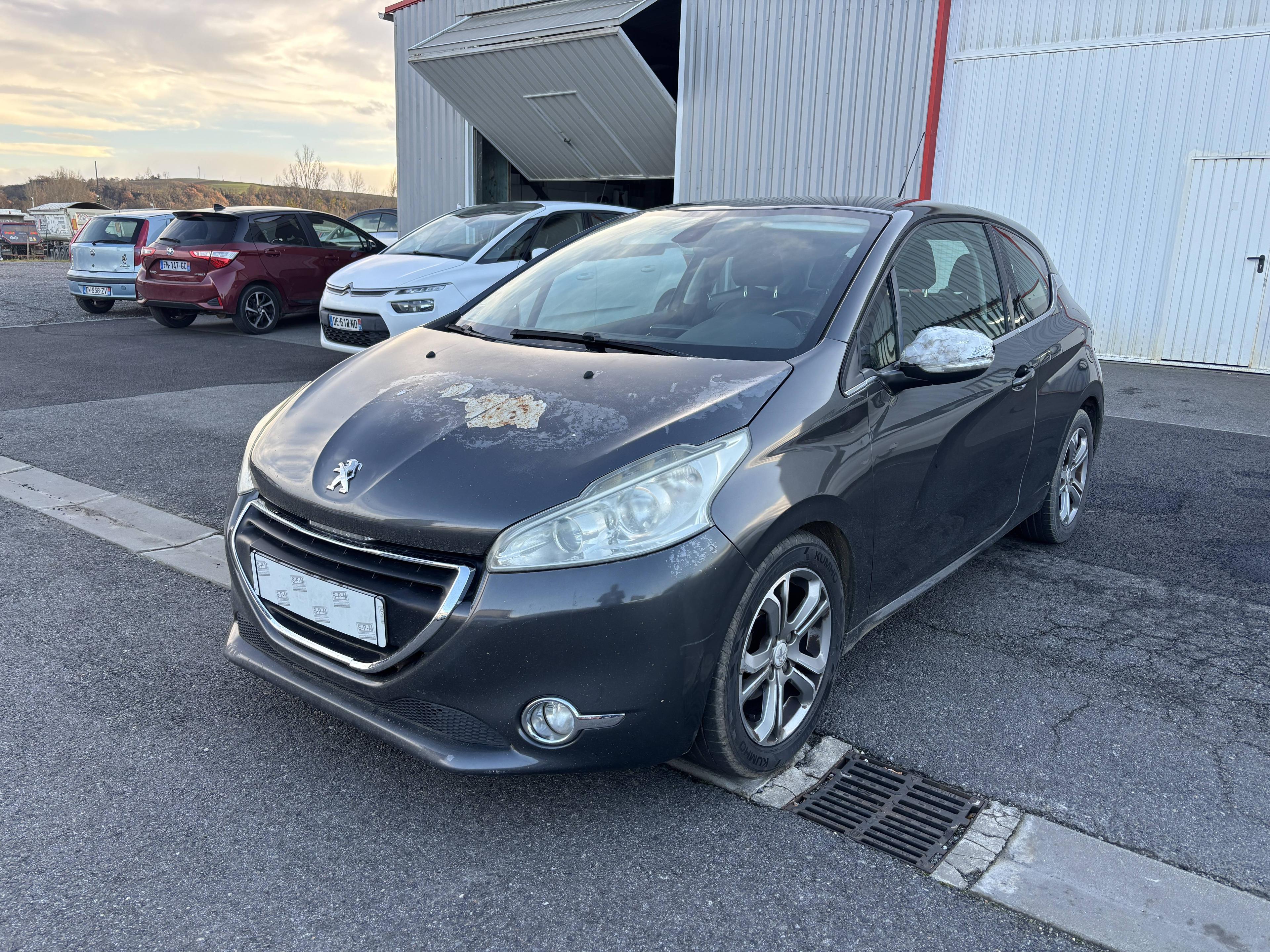 PEUGEOT 208