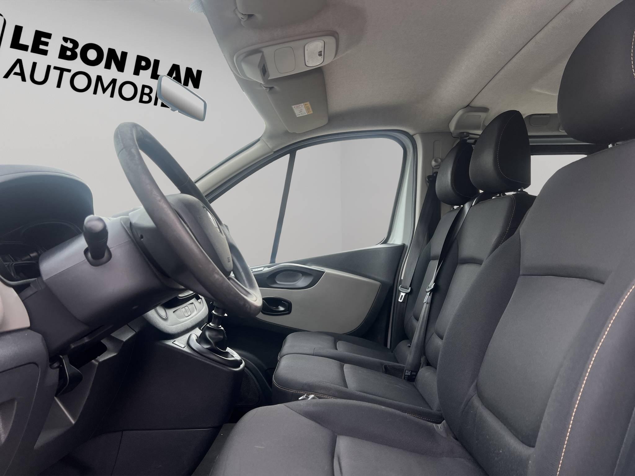 RENAULT TRAFIC COMBI