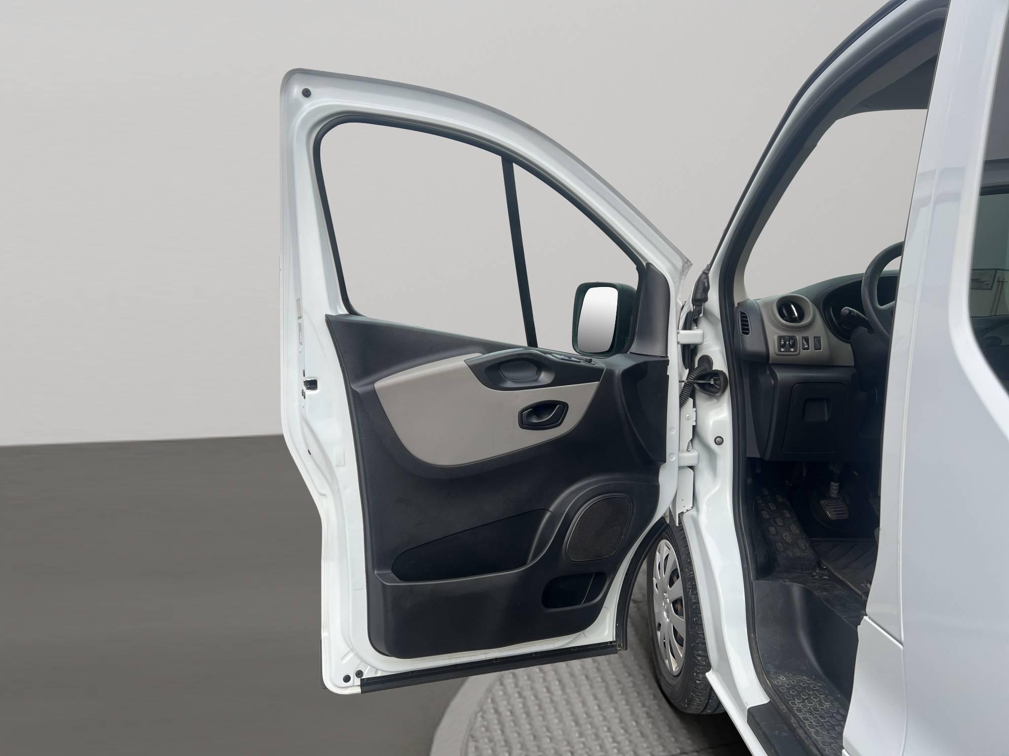 RENAULT TRAFIC COMBI