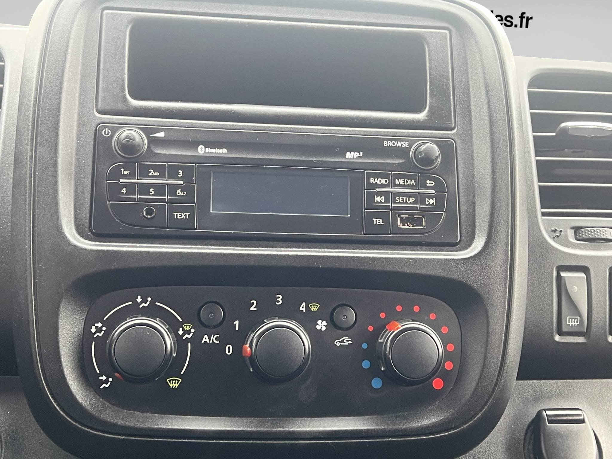 RENAULT TRAFIC COMBI