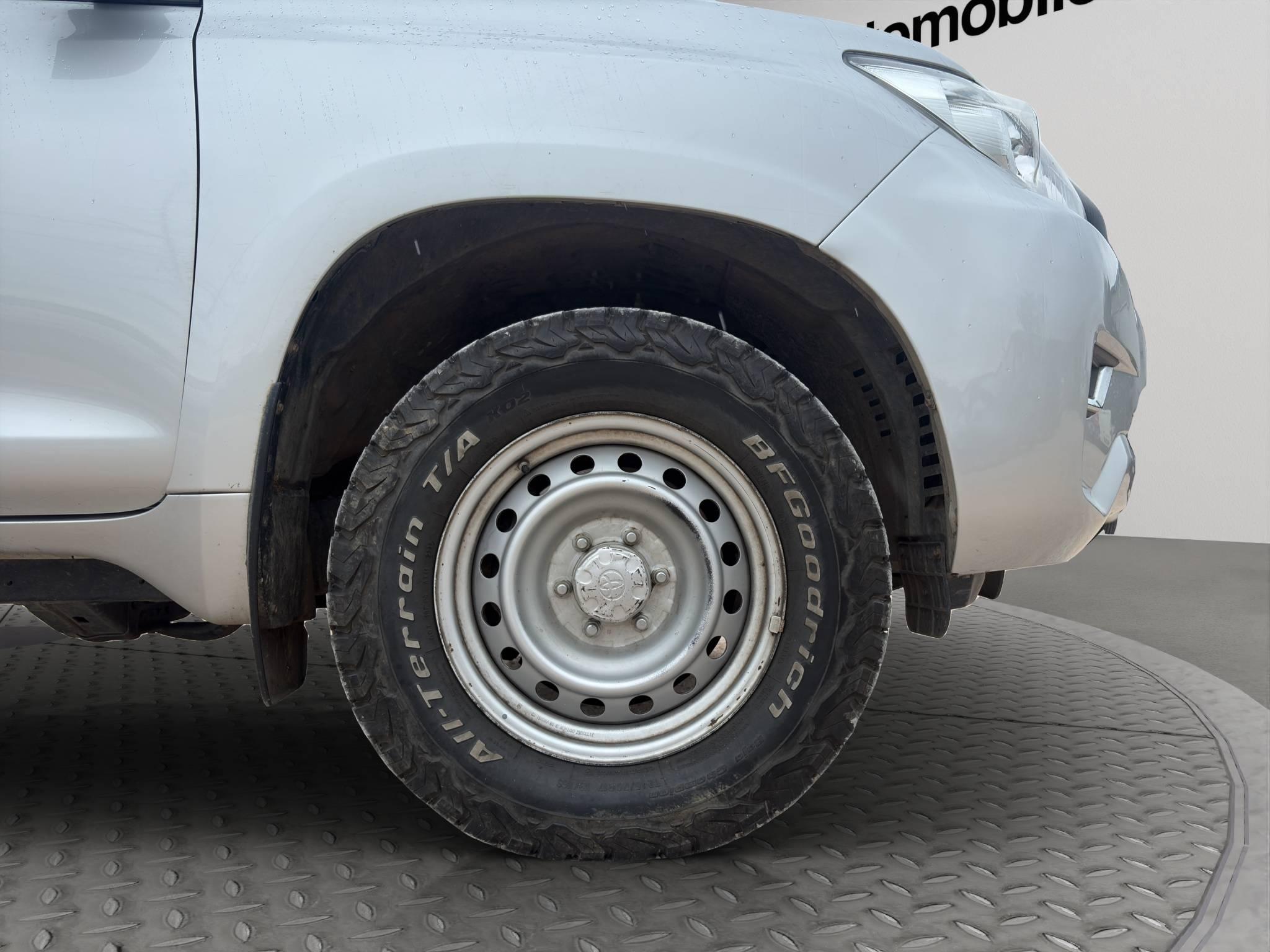 TOYOTA LAND CRUISER