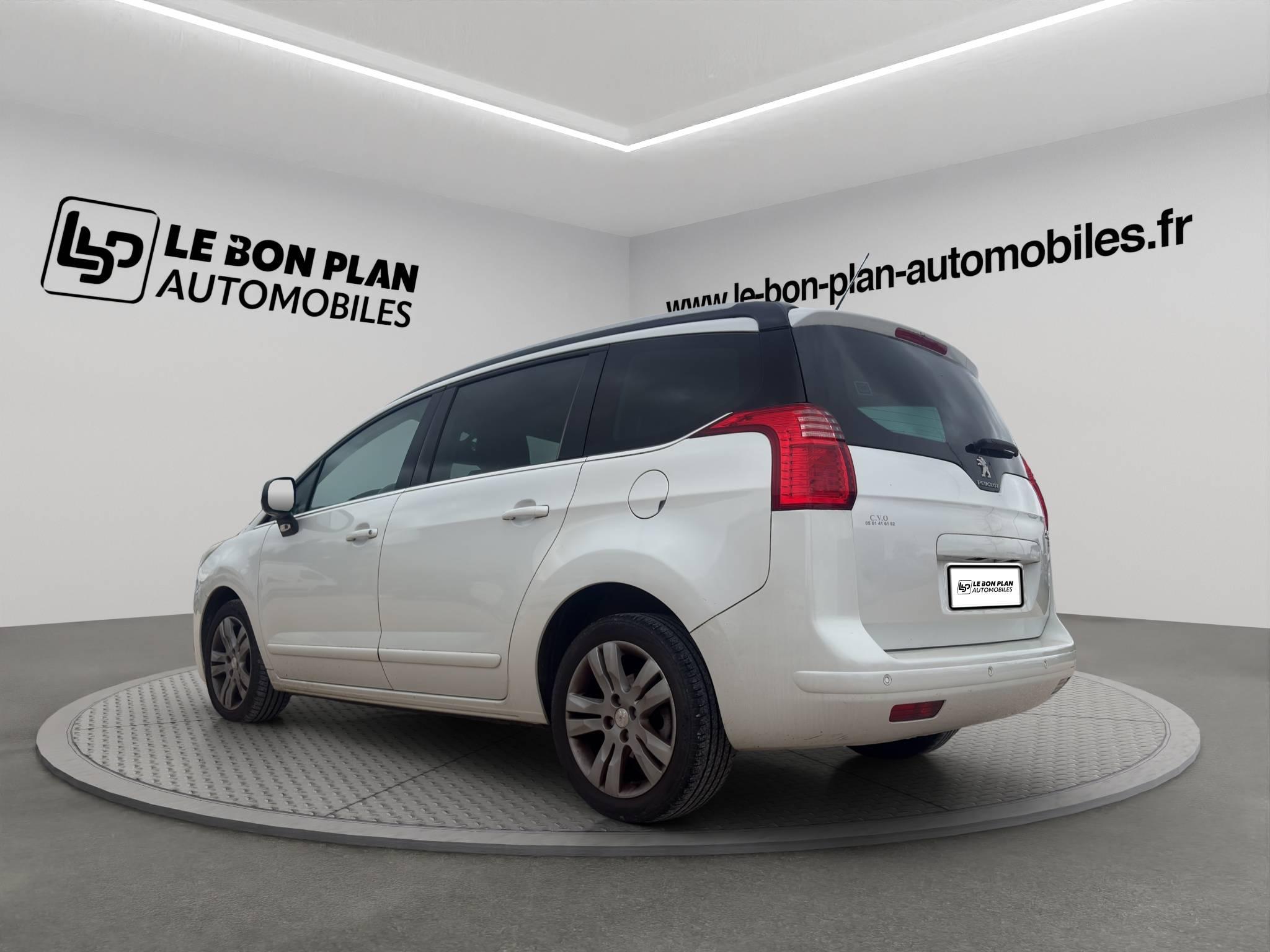 PEUGEOT 5008