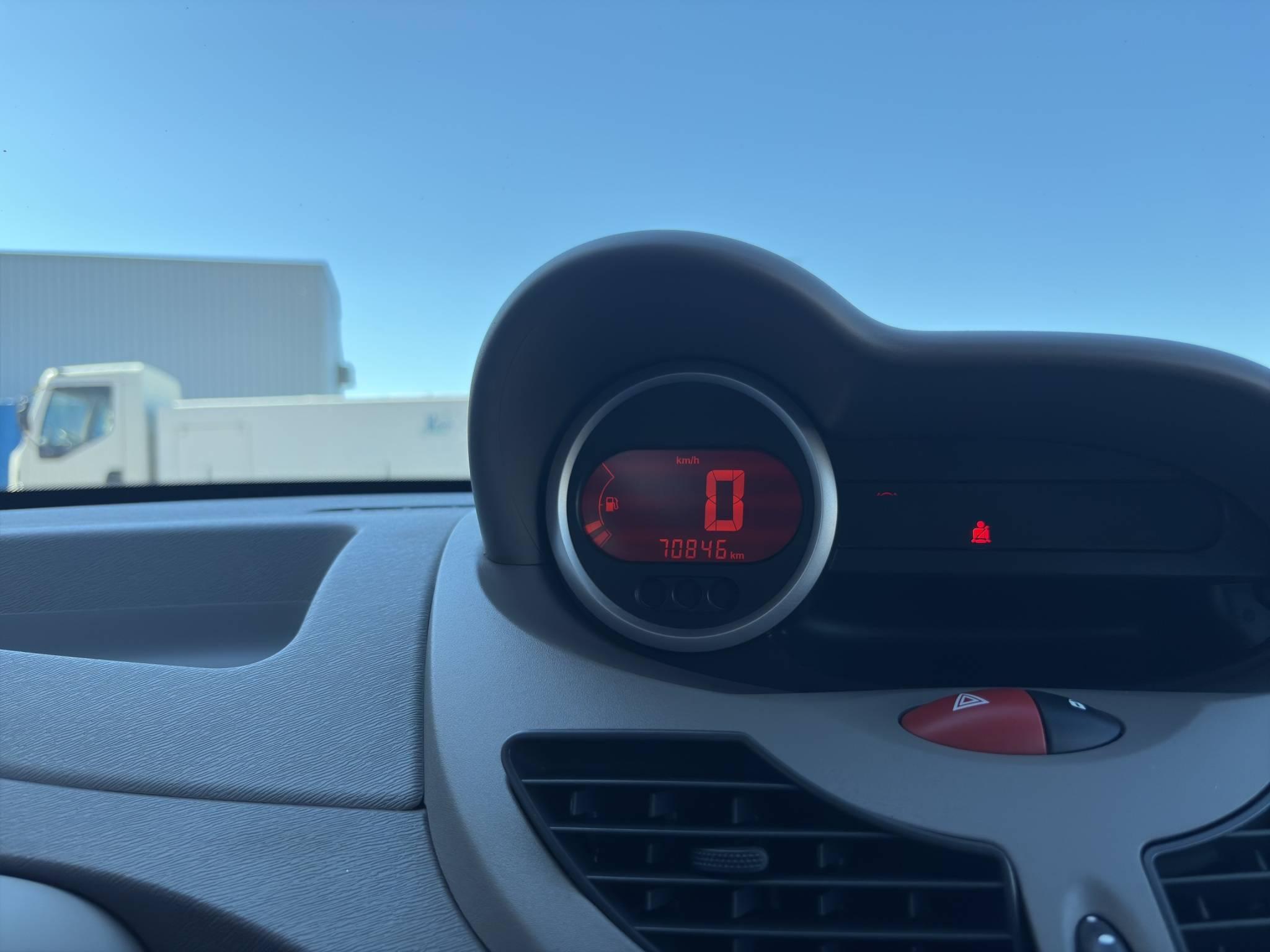 RENAULT TWINGO